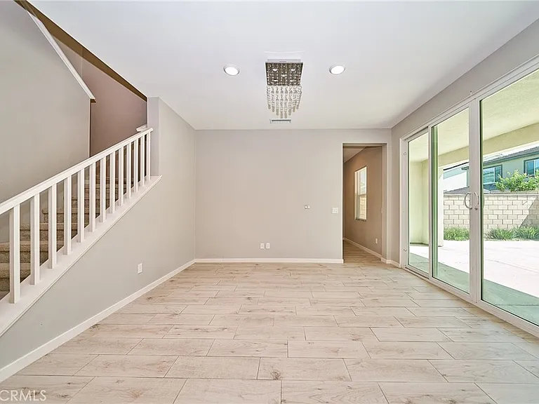 2622 E Embry Ln — Photo 18