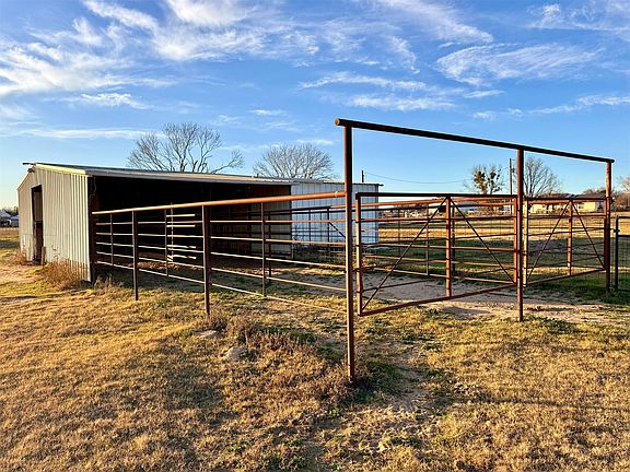 3rd image of 207 County Road 3214