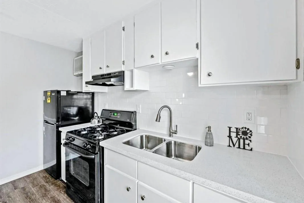 12918 Peggys Ln — Photo 4