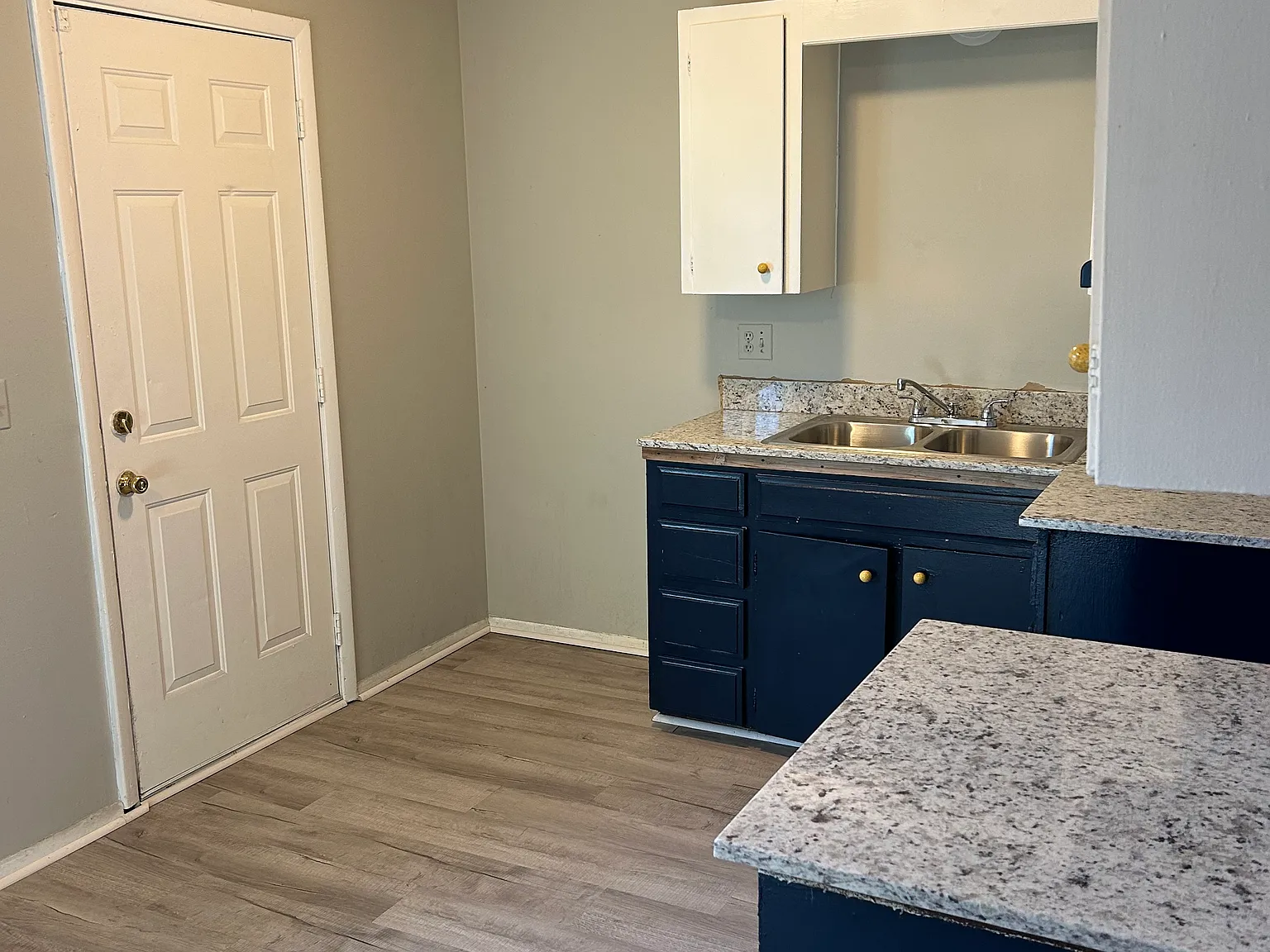 2 bed, 900 sqft, $1,000 — Photo 3