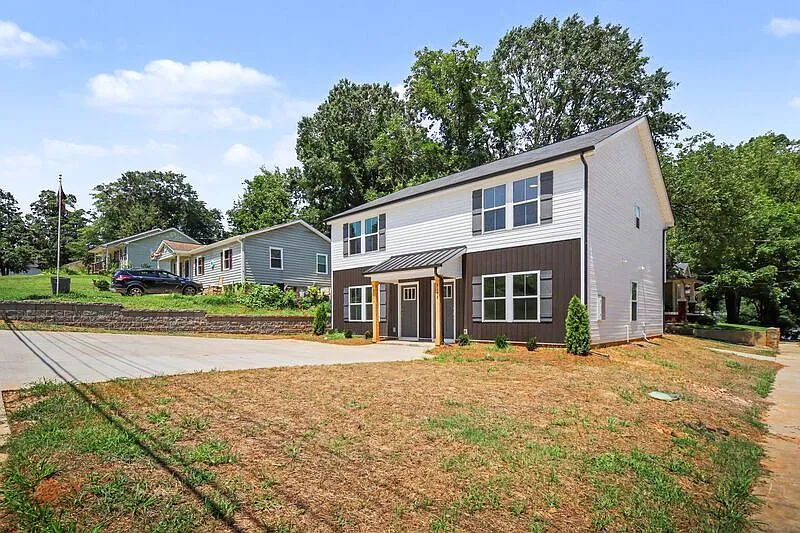 3 bed, 2.5 bath, 1271 sqft, $1,800 — Photo 2