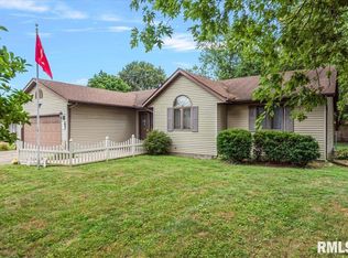 984 E Washington St, Riverton, IL 62561