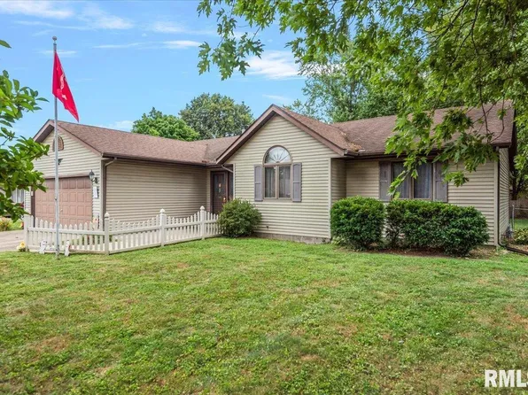 984 E Washington St, Riverton, IL 62561