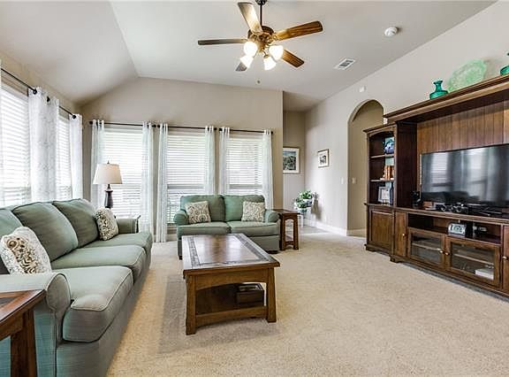 5th image of 409 Kelvington Dr