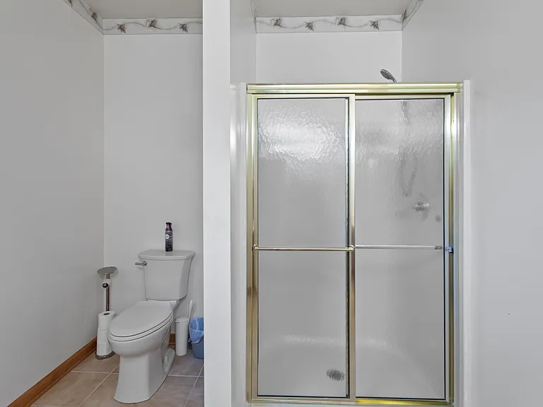 1221 Hawthorne Ln — Photo 22