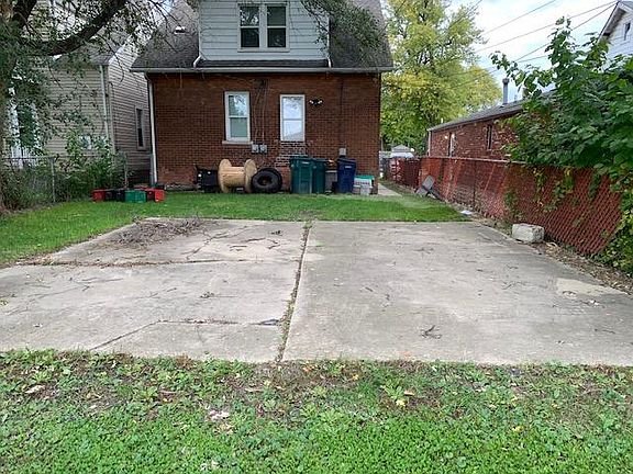 3rd image of 1273 Fort Park Blvd