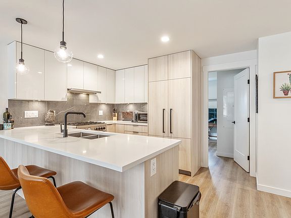 5th image of 237 Ridgeway Ave #6