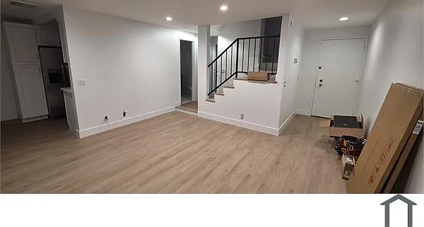 3 bed, 1310 sqft, $3,100 — Photo 3