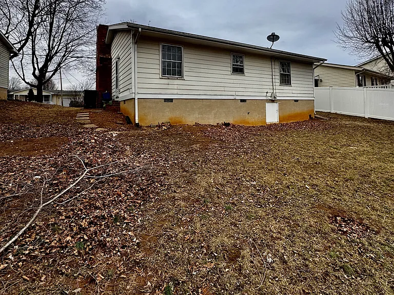 1112 Opequon Ave — Photo 9