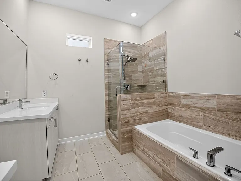 619 Thornton Oaks Ln — Photo 14