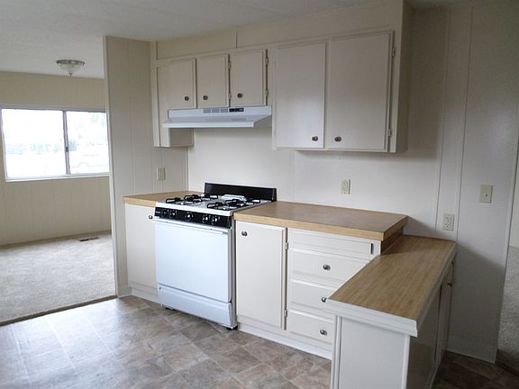 4th image of 7400 Newport Ln #141