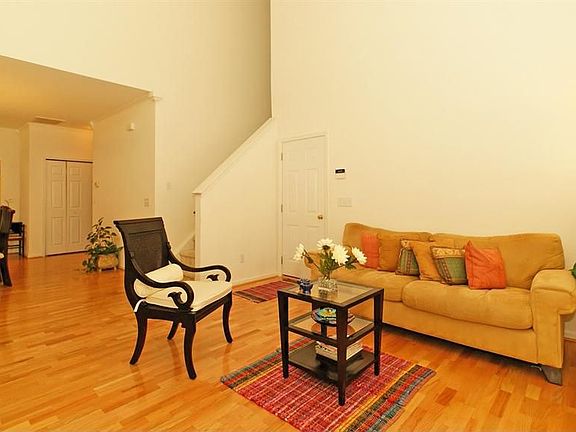 4th image of 212 Basset Hall Dr