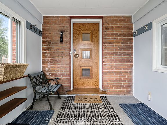 5th image of 60 Wellington St