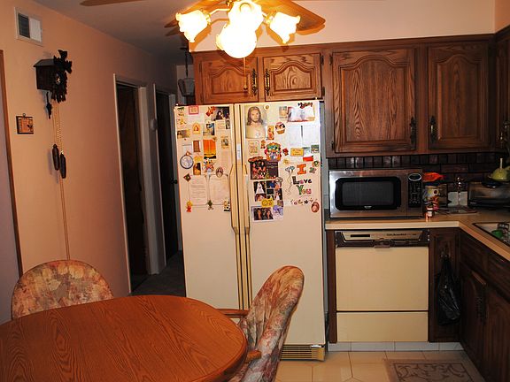 4th image of 233 Giffords Ln