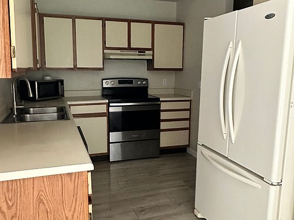 5th image of 677 W Beck Dr