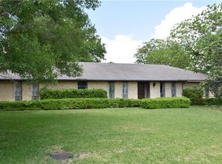 2017 Christian Rd, Ennis, TX 75119