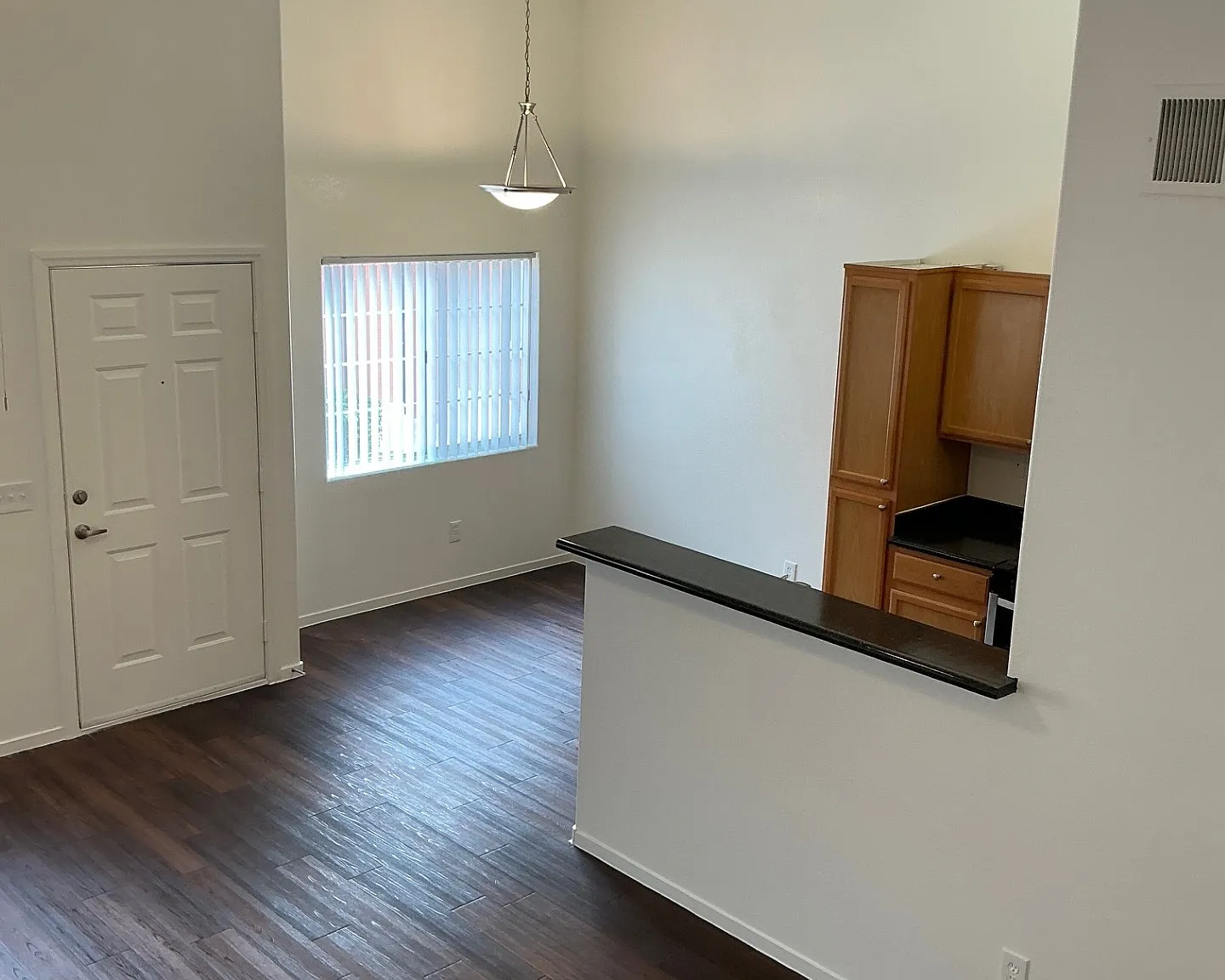 2 bed, 2.5 bath, 1020 sqft, $1,749 — Photo 2