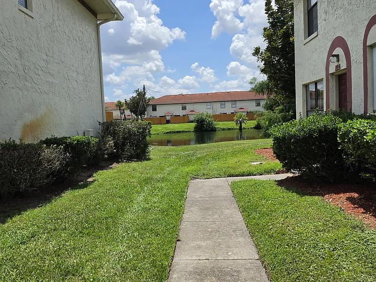 1712 Silver Creek Ct #99 — Photo 4