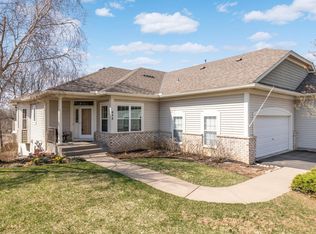 452 Holly Ln N, Oakdale, MN 55128