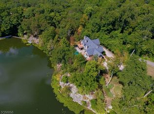 3 Cub Lake Rd, Andover, NJ 07821