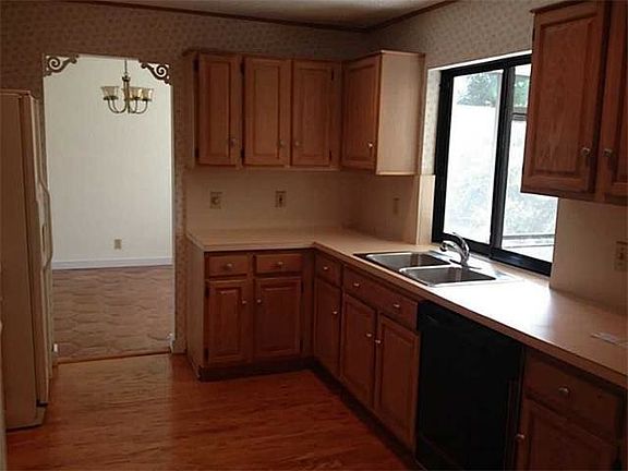 5th image of 892 SE 13th St
