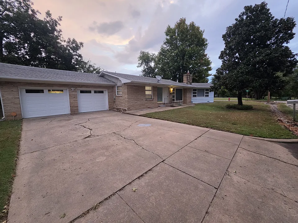 1008 E Oklahoma Ave