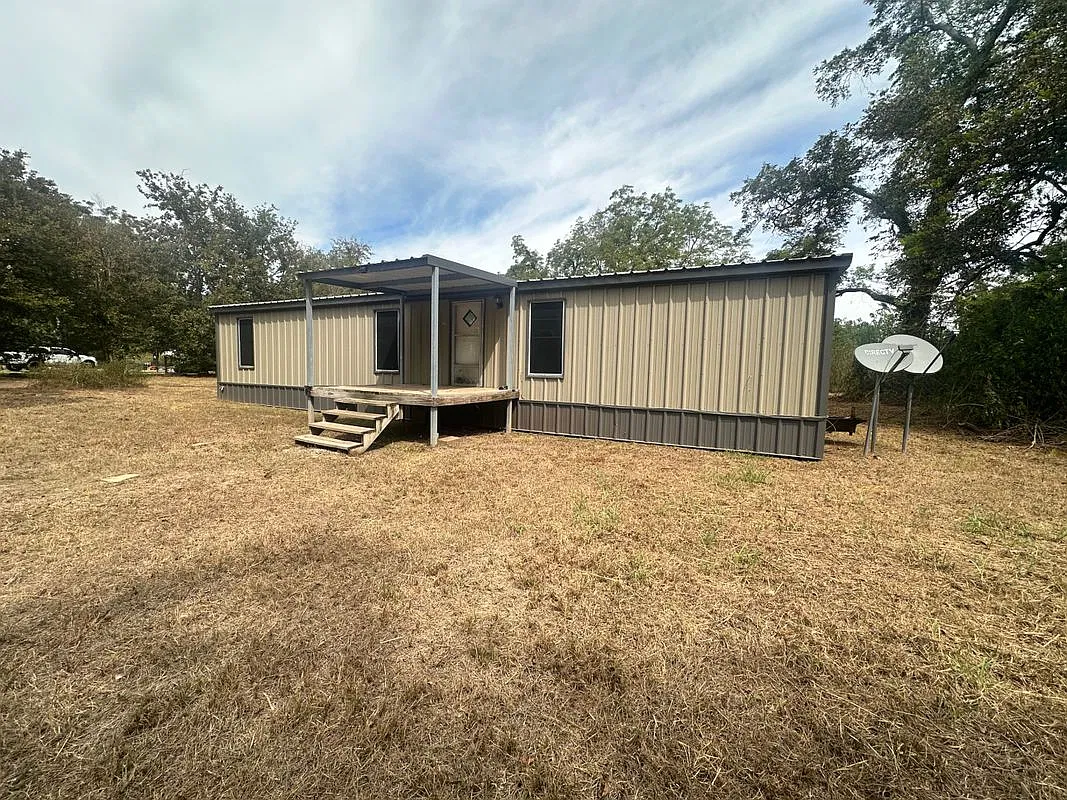 2 bed, 1.0 bath, 896 sqft, $1,250 — Photo 4