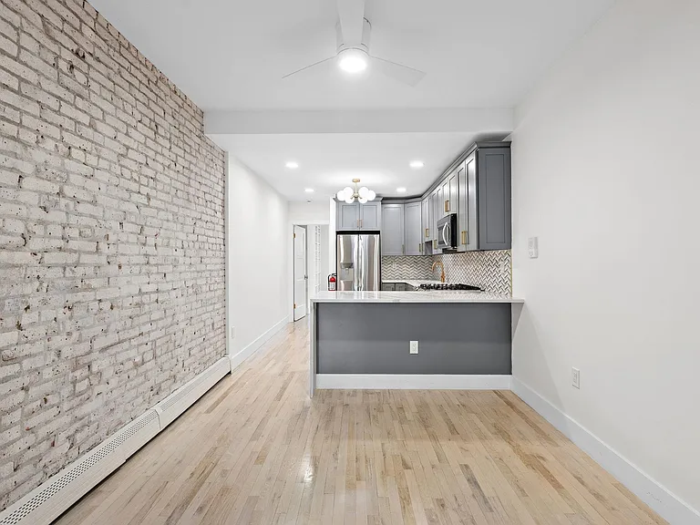 1120 Hudson St #4 — Photo 8