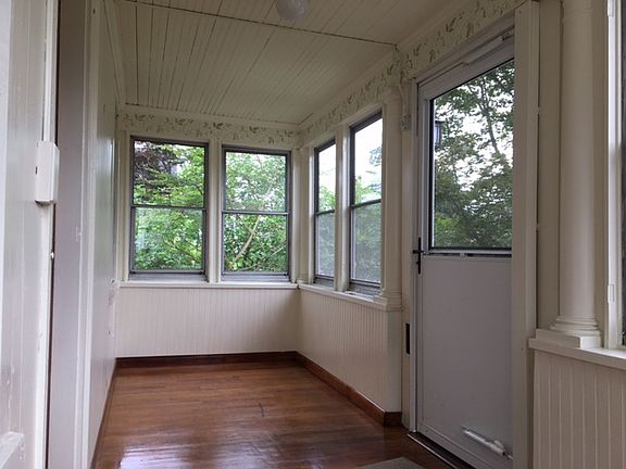 3 season porch area; all windows and storm door have screens!