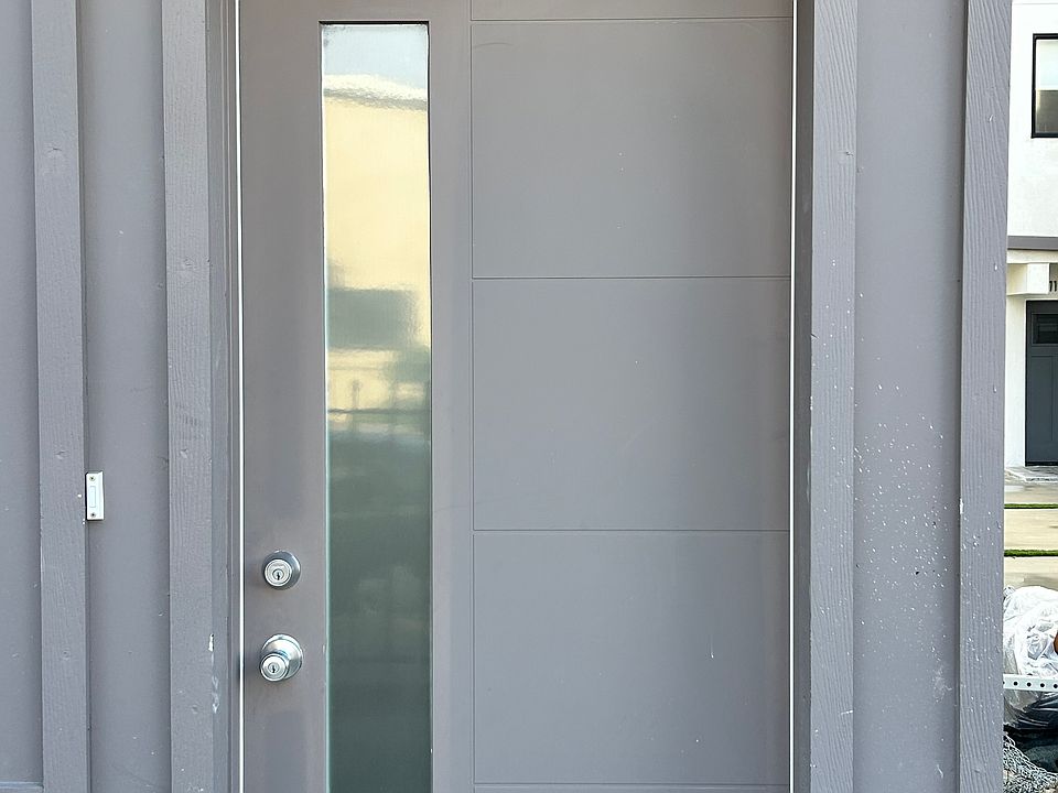 1st image of 1152 W 38th St