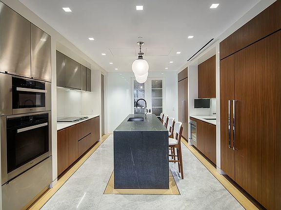 5th image of 155 E 79th St #9/10