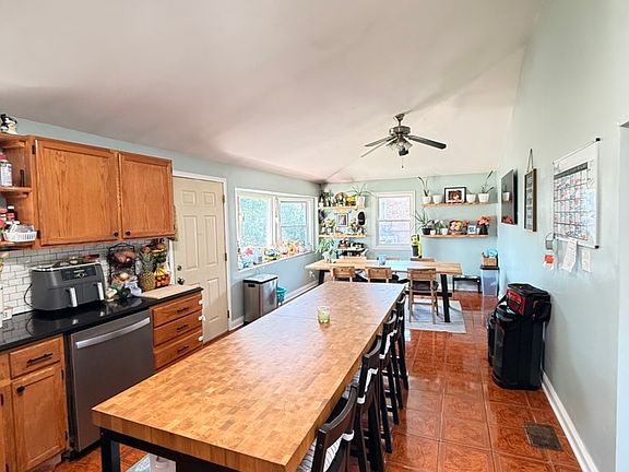 5th image of 3935 Birchwood Ave