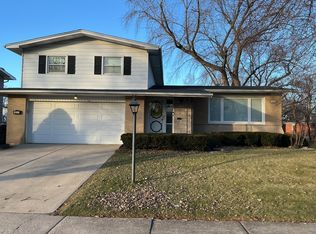 821 W Manor Ct, Glenwood, IL 60425