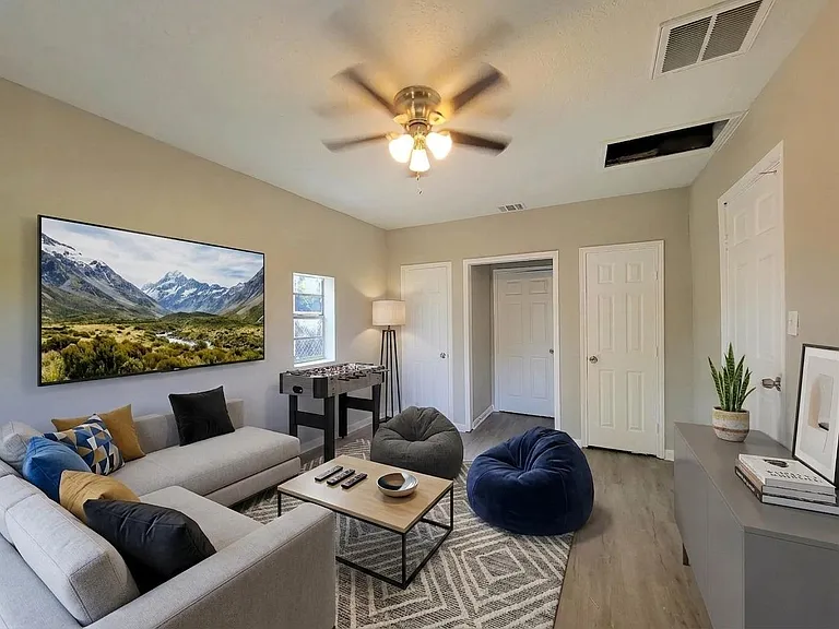 4909 Holloway Dr — Photo 3