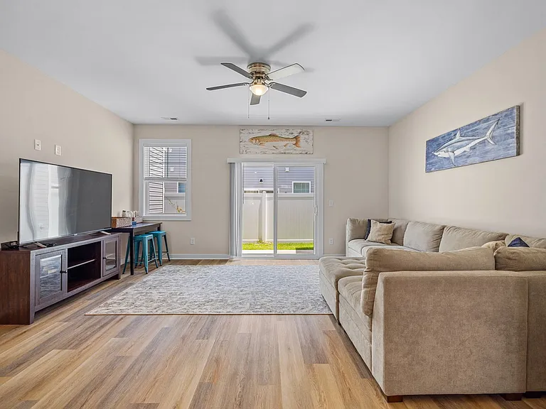 306 Starfish Ln — Photo 13