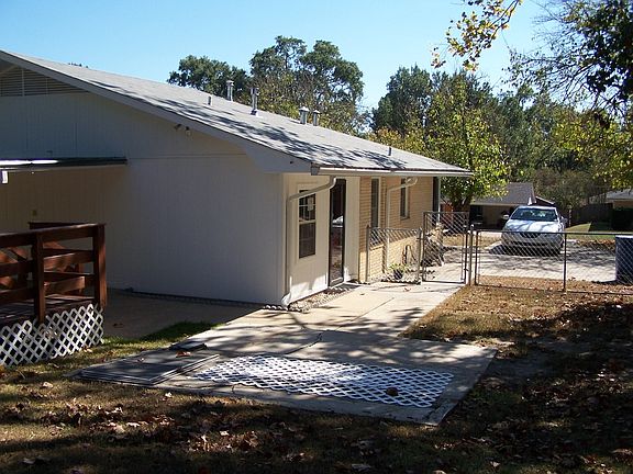 5th image of 706 W Arkansas Ave