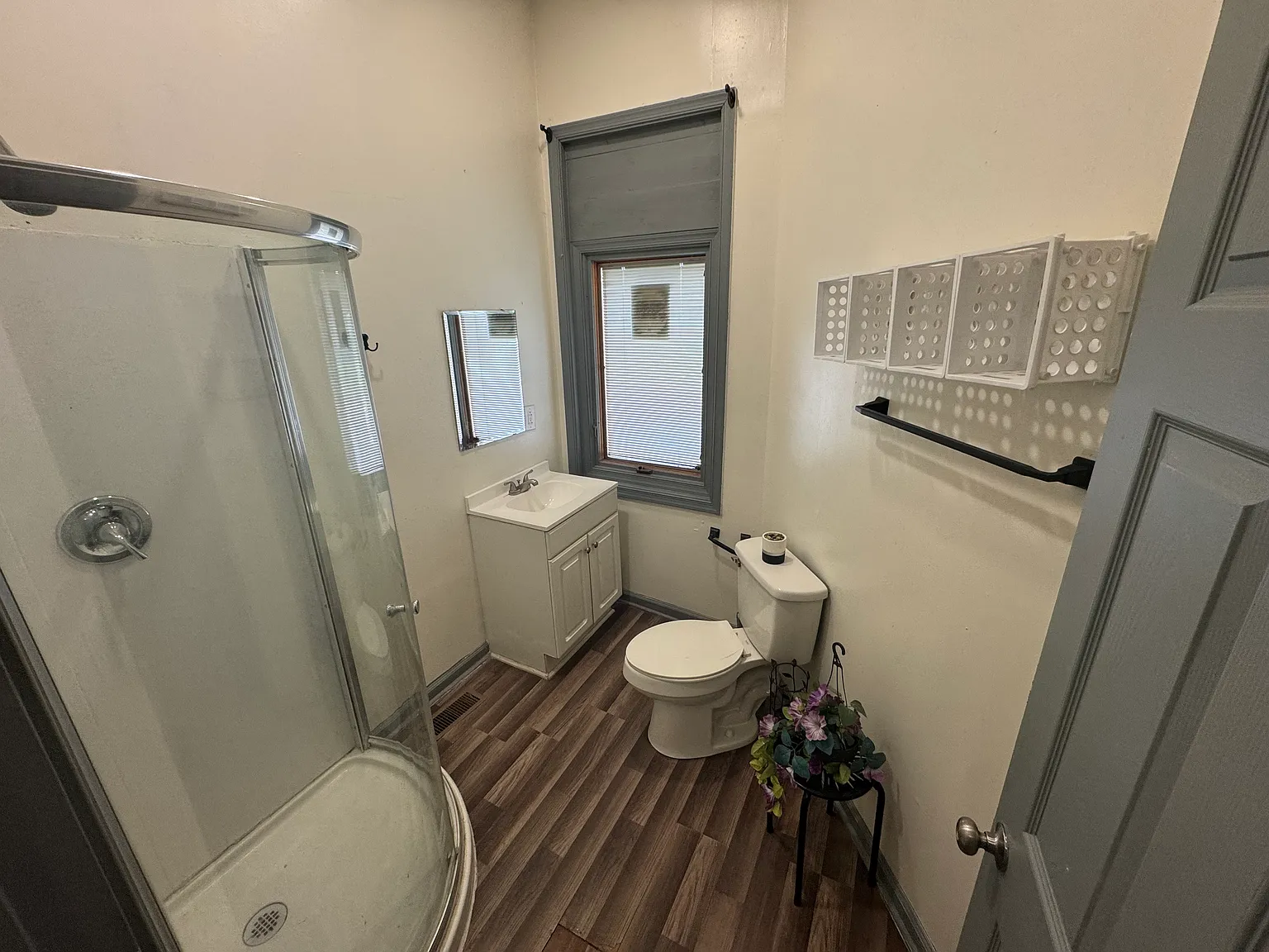 Studio, 3260 sqft, $1,250 — Photo 4