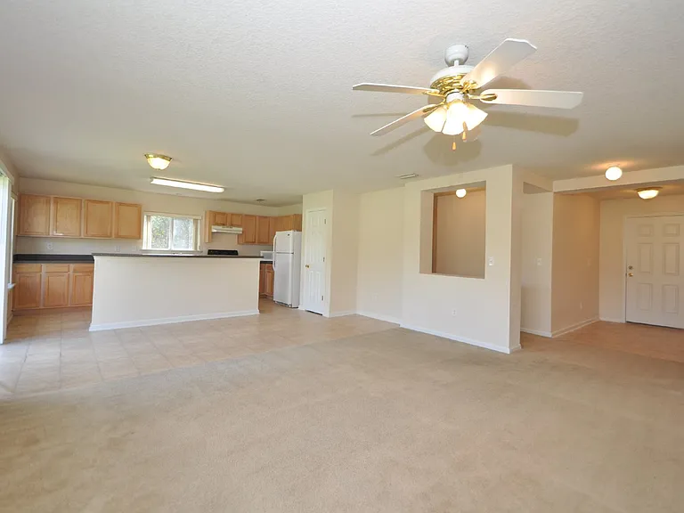 116 London Dr — Photo 4