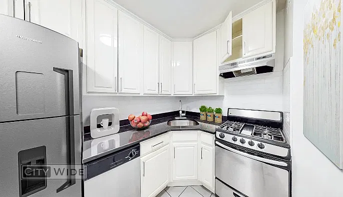 145 East 16th Street — Photo 3