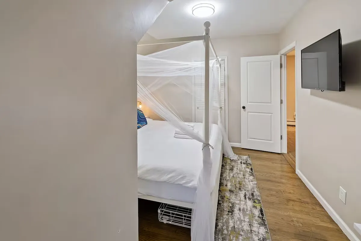 2 bed, 1000 sqft, $2,000 — Photo 3