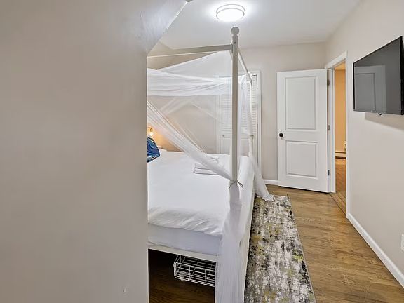 3rd image of 61 Washington Ter Floor 3