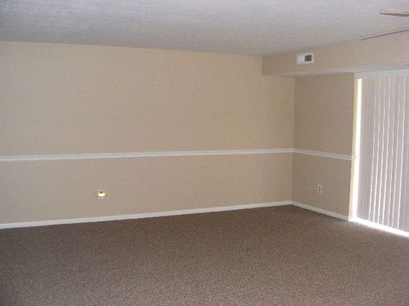 2nd image of 9560 Cove Dr Unit E-4