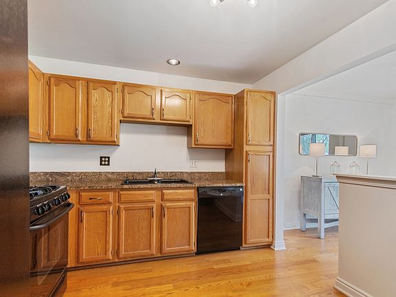 5th image of 2837 Meadow Ln #V1