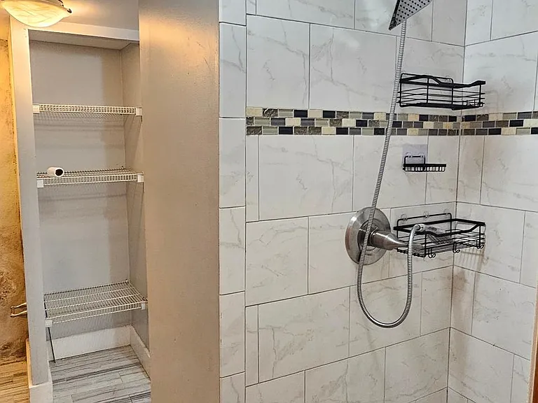 28 E Grand Ave #BB — Photo 10