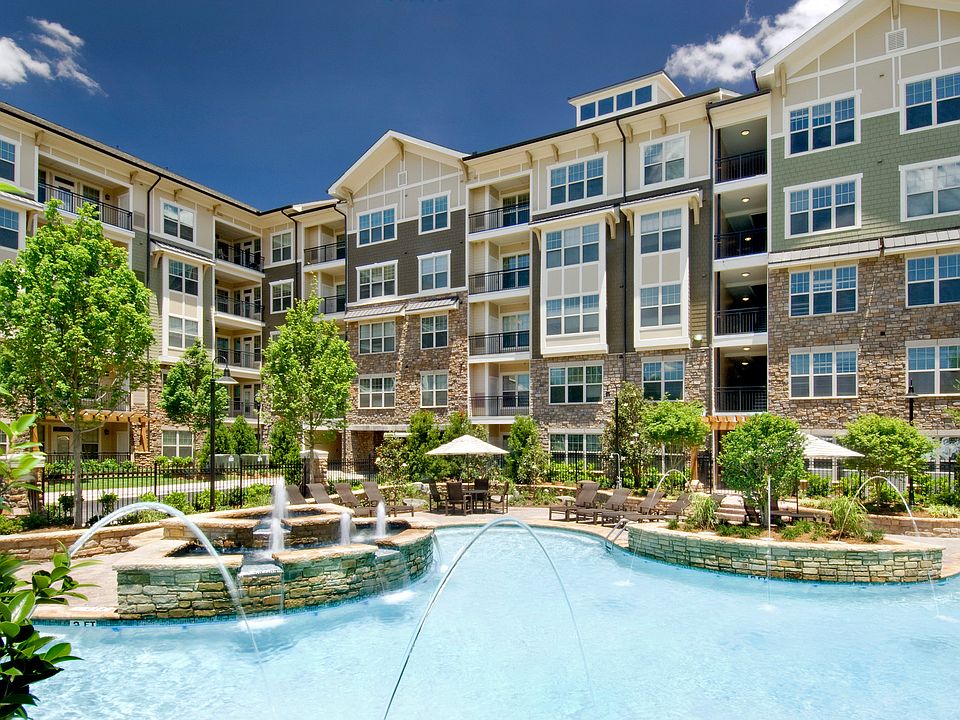 Gables Century Center Swimming Pool and Exterior