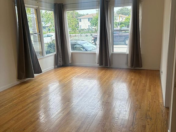 3rd image of 11019 Culver Blvd #11019