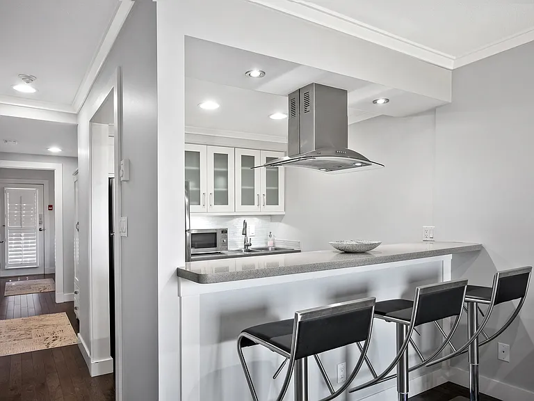 3546 Point Grey Rd #B — Photo 6