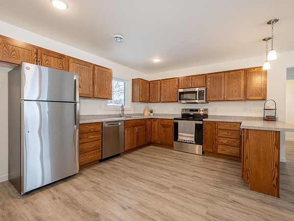 4th image of 704 NW 8th Ave