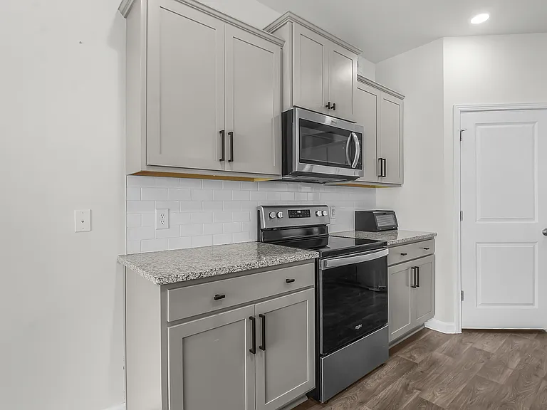 110 Cole St — Photo 13