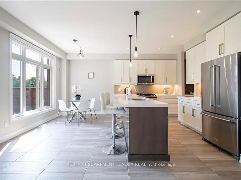 19 Secinaro Ave — Photo 6